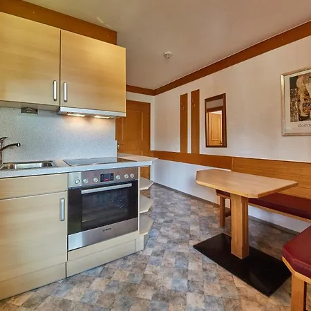 Christine Apartment