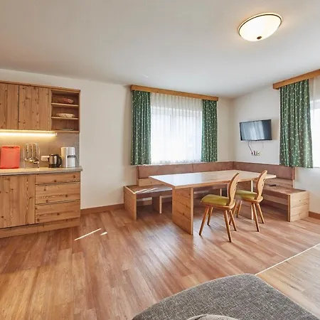 Christine Apartment *